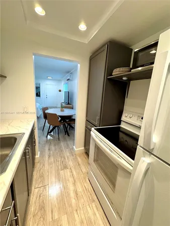 $1,950 | 740 11th Street, Unit 3A, Miami Beach, FL 33139