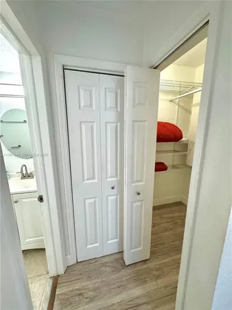 $1,950 | 740 11th Street, Unit 3A, Miami Beach, FL 33139