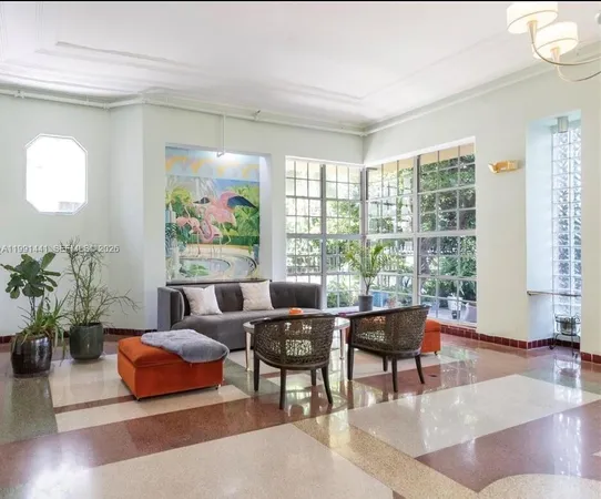$1,950 | 740 11th Street, Unit 3A, Miami Beach, FL 33139