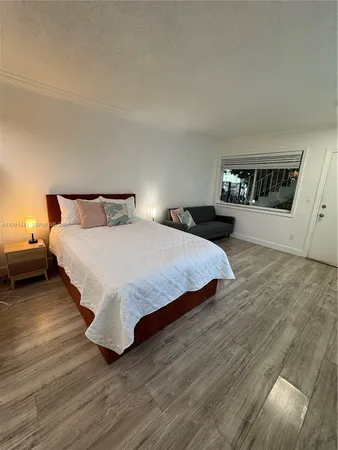$1,950 | 740 11th Street, Unit 3A, Miami Beach, FL 33139