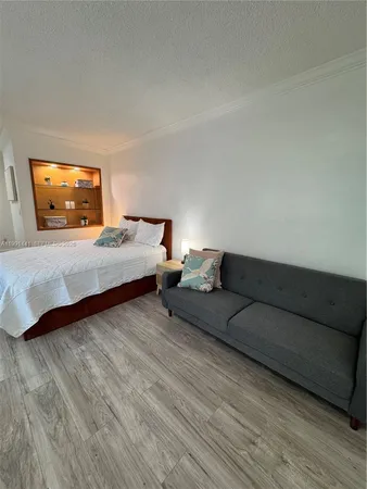 $1,950 | 740 11th Street, Unit 3A, Miami Beach, FL 33139