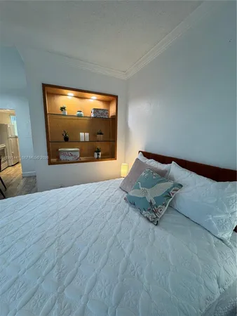 $1,950 | 740 11th Street, Unit 3A, Miami Beach, FL 33139