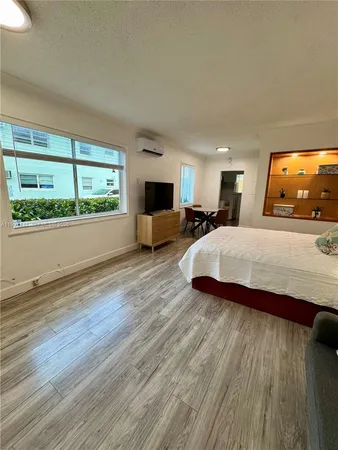 $1,950 | 740 11th Street, Unit 3A, Miami Beach, FL 33139