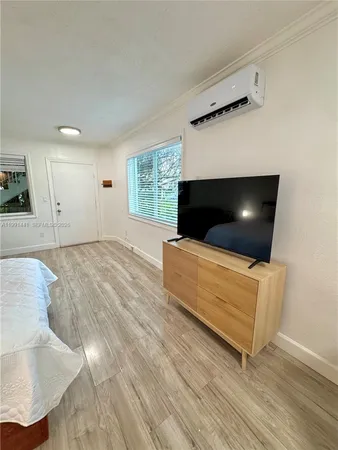 $1,950 | 740 11th Street, Unit 3A, Miami Beach, FL 33139