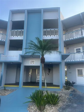 $1,799 | 2300 Park Lane, Unit 316, Hollywood, FL 33021