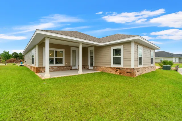 a view of a house with a backyard