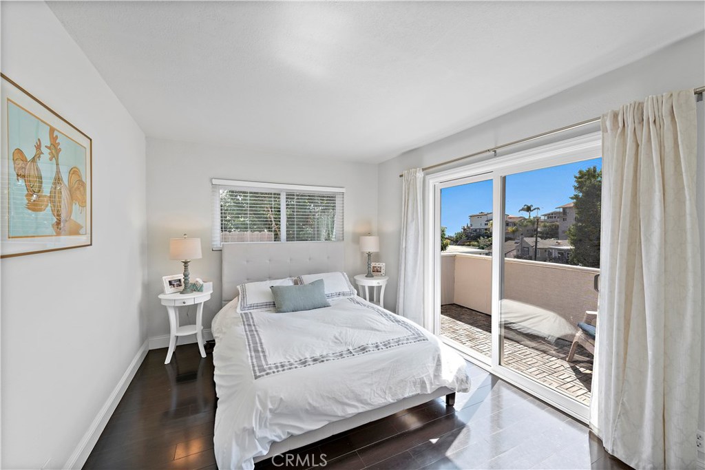 34072 Zarzito Dana Point, CA 92629 - Photo 18 of 44 a bedroom with a large bed and a window
