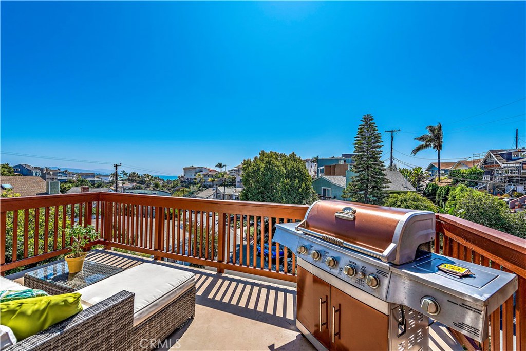 34072 Zarzito Dana Point, CA 92629 - Photo 22 of 44 a view of a balcony with chairs