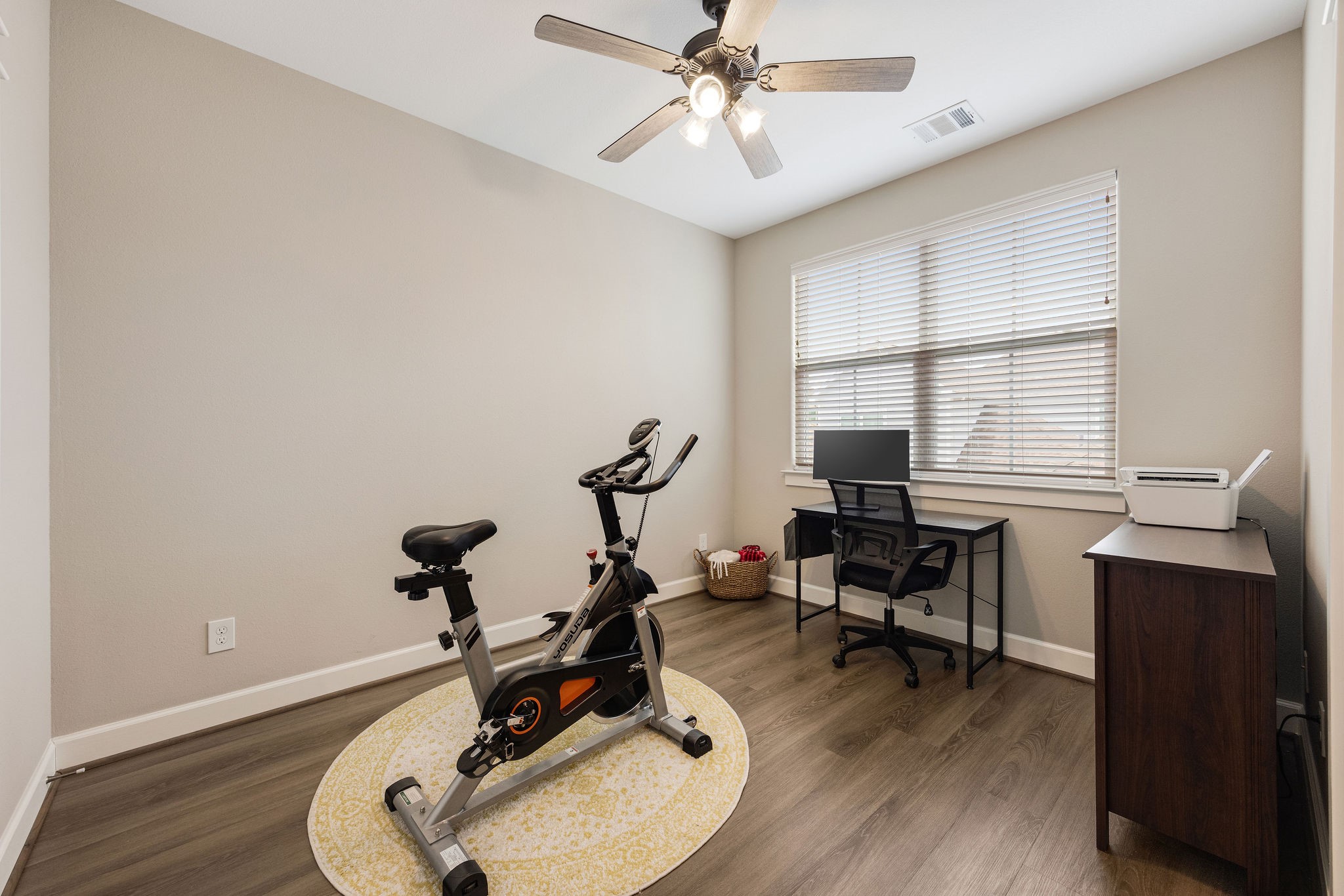 603 Link Road, Unit F Houston, TX 77009 - Photo 10 of 16 Flexible third bedroom ideal for guests, office, or fitness space.