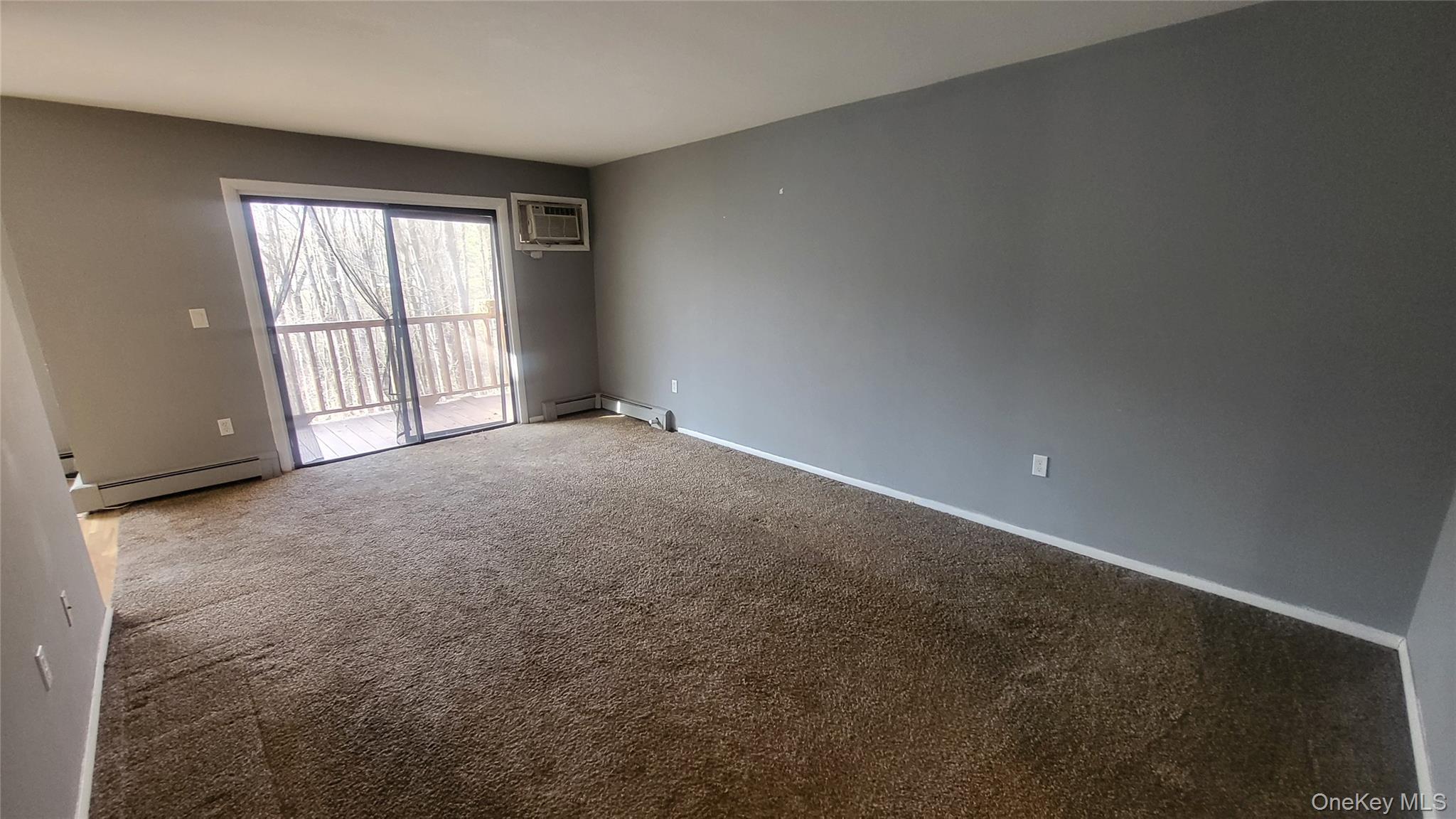 3 Hook Road, Unit 72D Poughkeepsie, NY 12601 - Photo 13 of 23 Living Room w/SGD