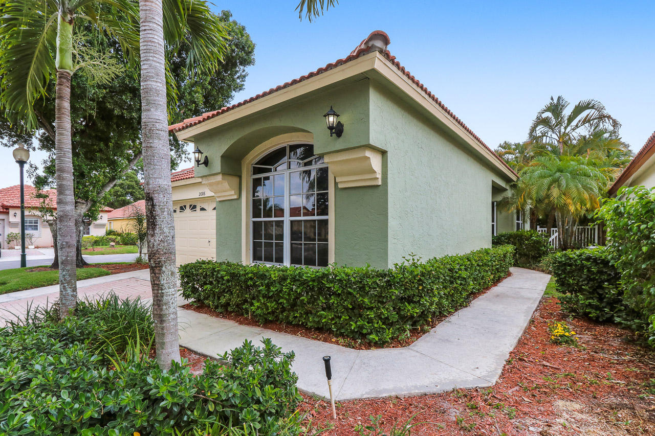 2086 Bonisle Circle Riviera Beach, FL 33418 - Photo 2 of 19 2086 Bonisle Cir Riviera Beach-print-003