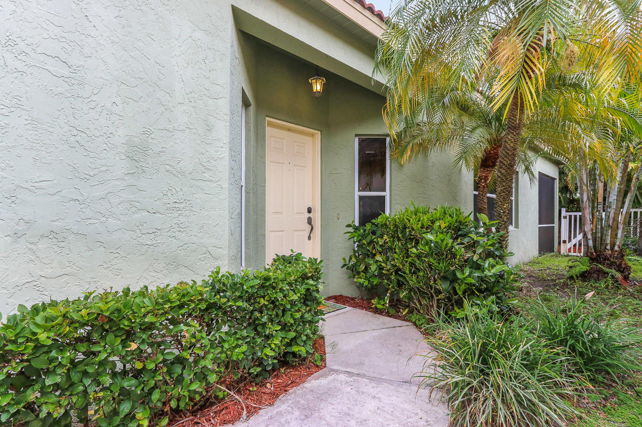 2086 Bonisle Circle Riviera Beach, FL 33418 - Photo 3 of 19 2086 Bonisle Cir Riviera Beach-print-004