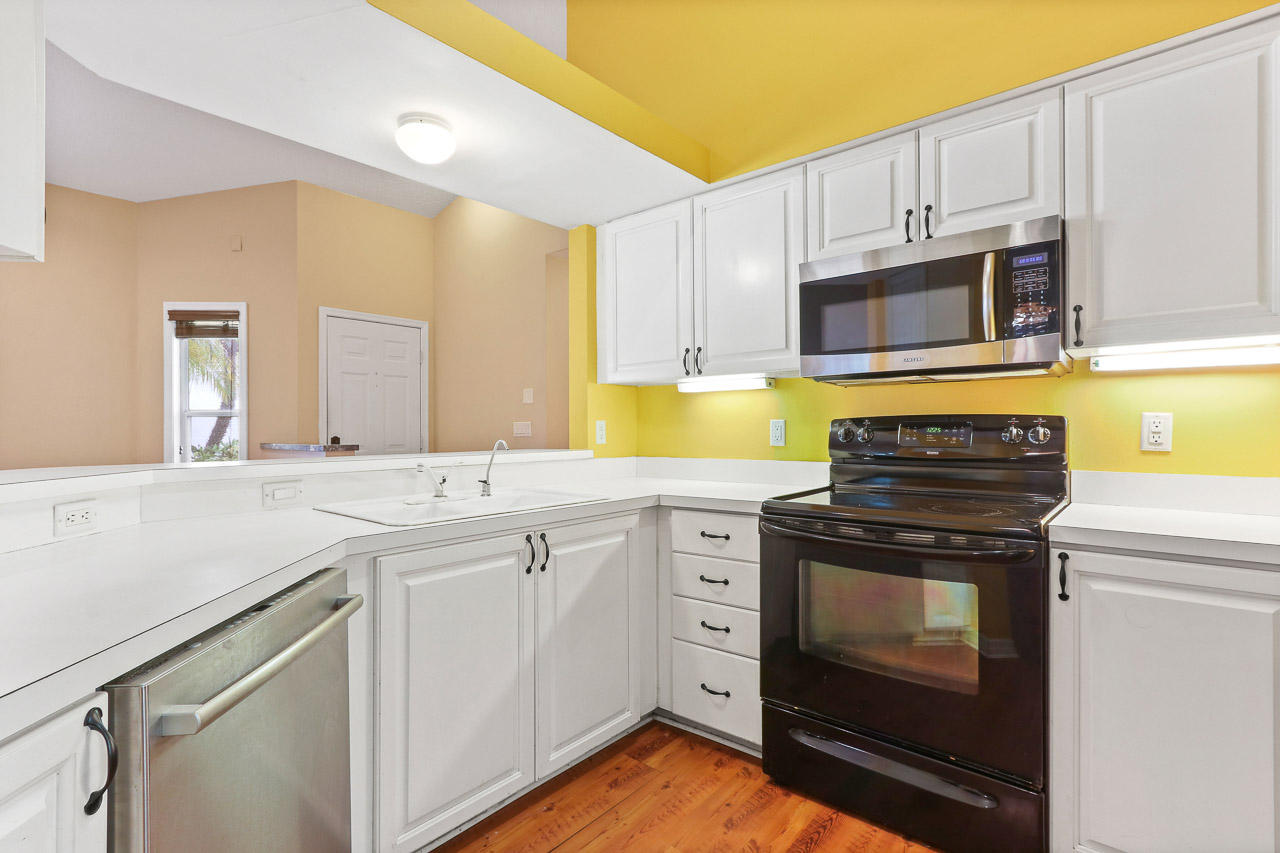 2086 Bonisle Circle Riviera Beach, FL 33418 - Photo 8 of 19 2086 Bonisle Cir Riviera Beach-print-012