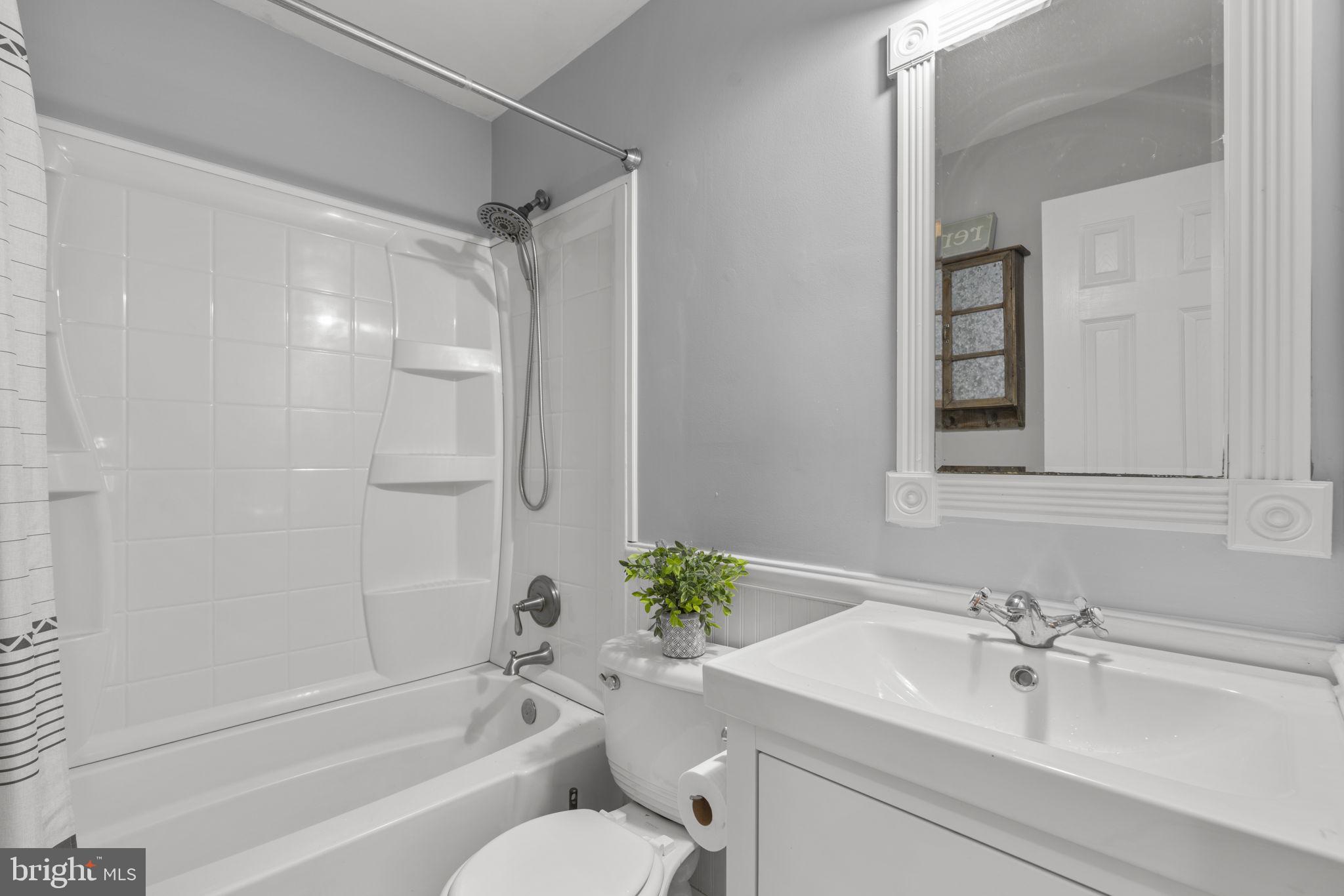 9206 Mellenbrook Road Columbia, MD 21045 - Photo 26 of 44 Upper Level Hall Bathroom