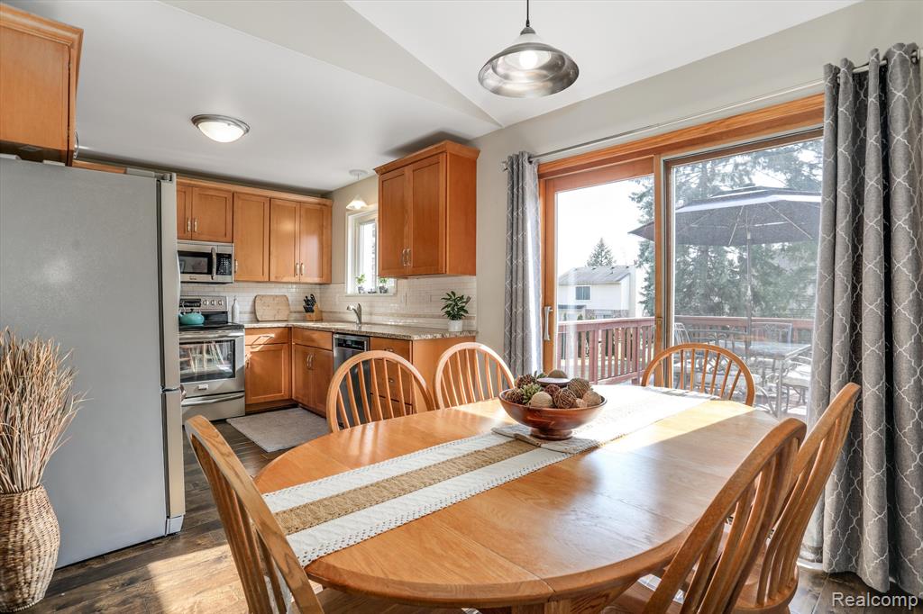 2063 Warrington Road Rochester Hills, MI 48307 - Photo 11 of 32
