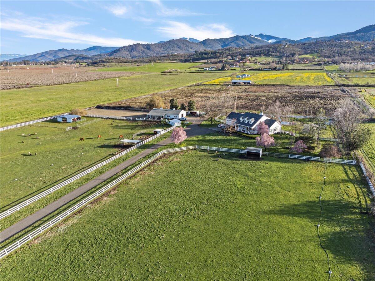 811 Carpenter Hill Road Medford, OR 97501 - Photo 49 of 53 Front Yard and Pasture