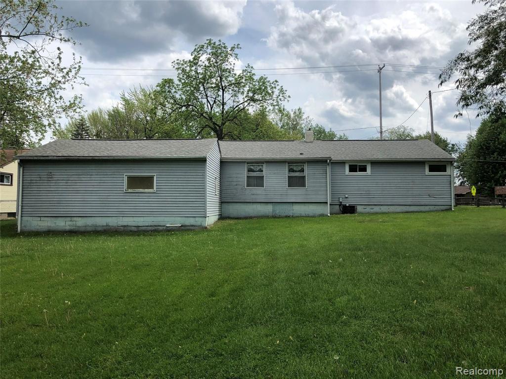 2434 North Long Lake Road Fenton, MI 48430 - Photo 5 of 25