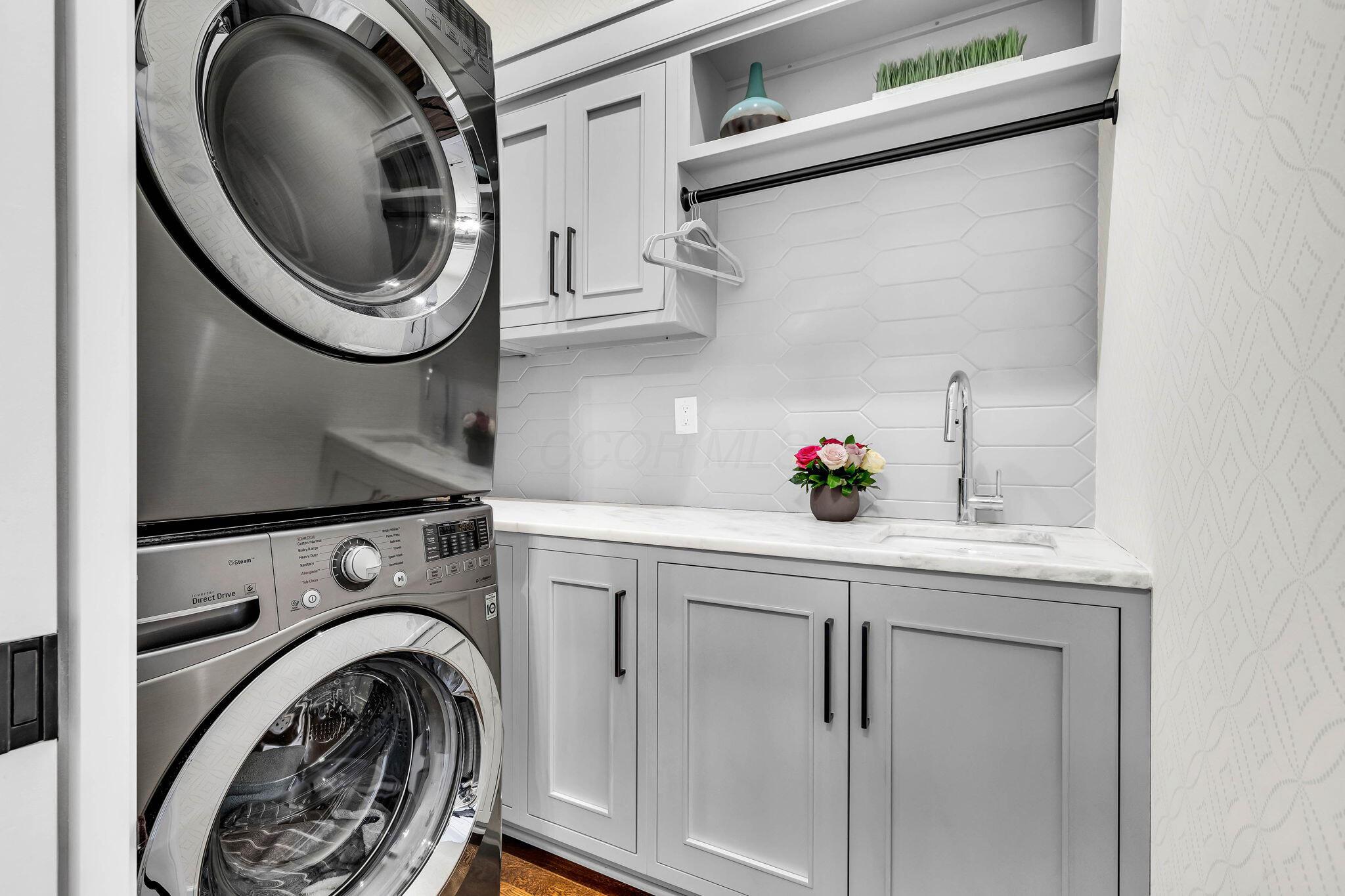 3908 James River Road New Albany, OH 43054 - Photo 19 of 47 Laundry Room
