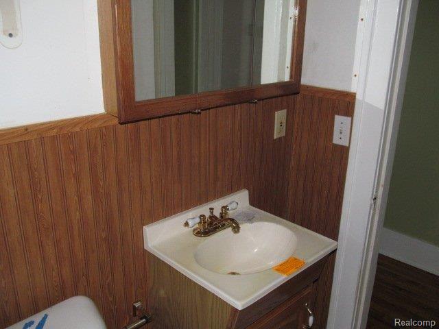 42 East Rutgers Avenue Pontiac, MI 48340 - Photo 21 of 25 42 E RUTGERS PONTIAC (54).JPG