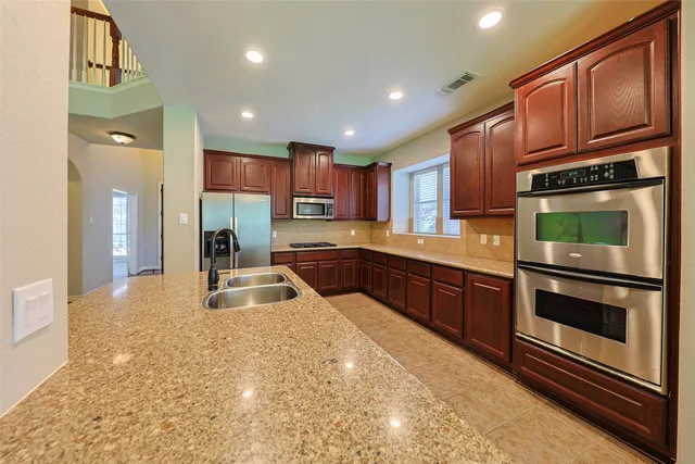 $545,000 | 403 Woodpecker Forest Lane, Conroe, TX 77384