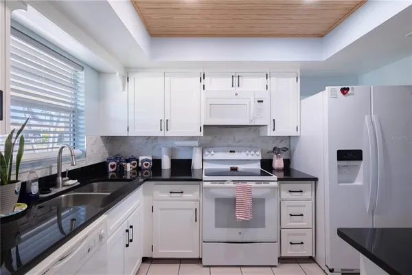 $1,550 | 676 Park Circle, Unit 67, Bradenton, FL 34207