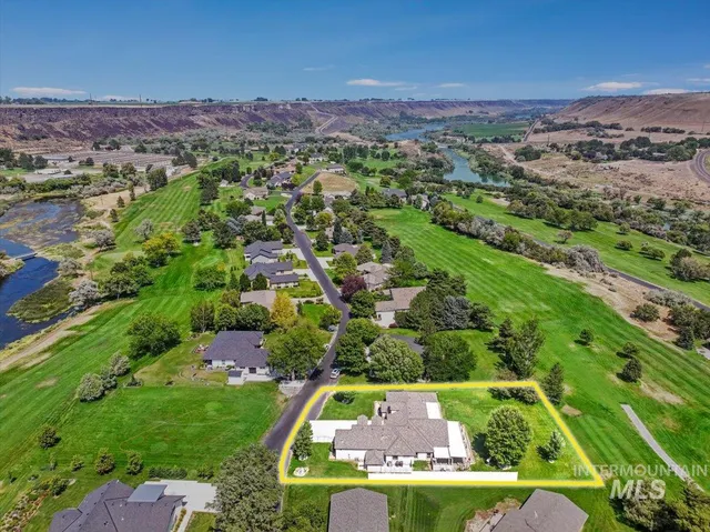 $854,000 | 319 Clear Lake Lane, Buhl, ID 83316
