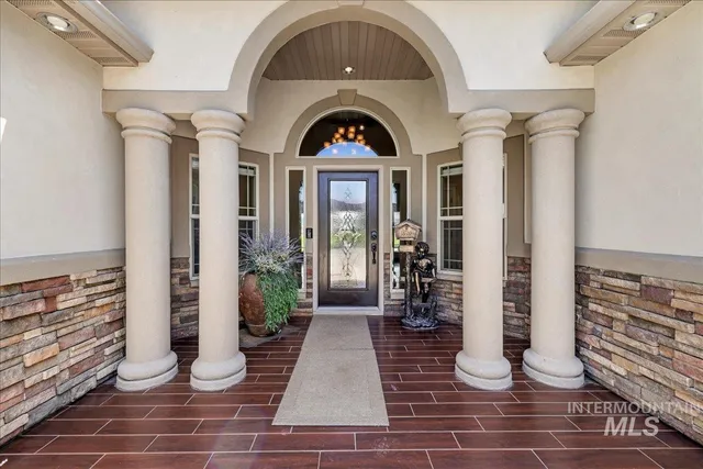 $854,000 | 319 Clear Lake Lane, Buhl, ID 83316