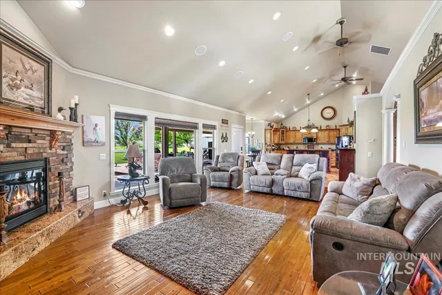 $854,000 | 319 Clear Lake Lane, Buhl, ID 83316