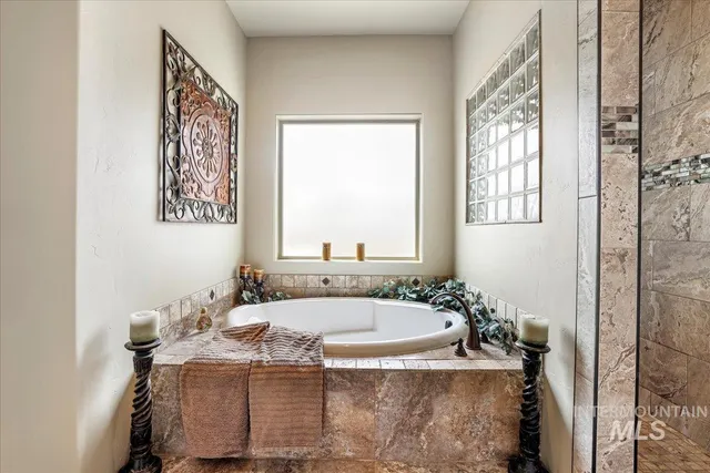 $854,000 | 319 Clear Lake Lane, Buhl, ID 83316