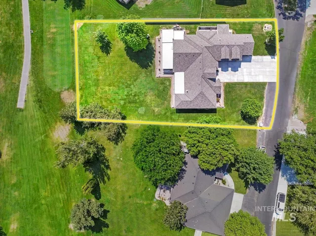 $854,000 | 319 Clear Lake Lane, Buhl, ID 83316