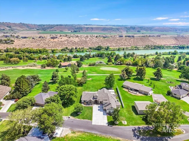 $854,000 | 319 Clear Lake Lane, Buhl, ID 83316