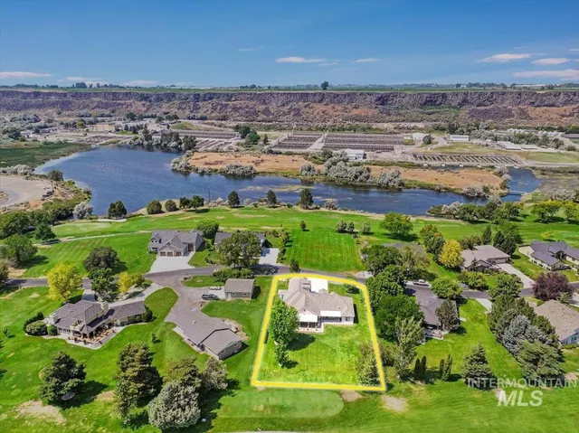 $854,000 | 319 Clear Lake Lane, Buhl, ID 83316