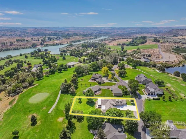 $854,000 | 319 Clear Lake Lane, Buhl, ID 83316