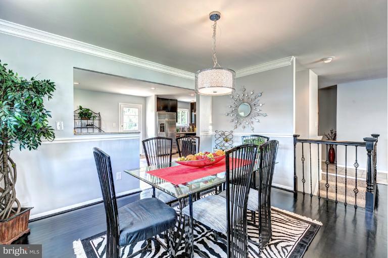4537 Maryknoll Road Baltimore, MD 21208 - Photo 8 of 30 a view of a dining room with furniture