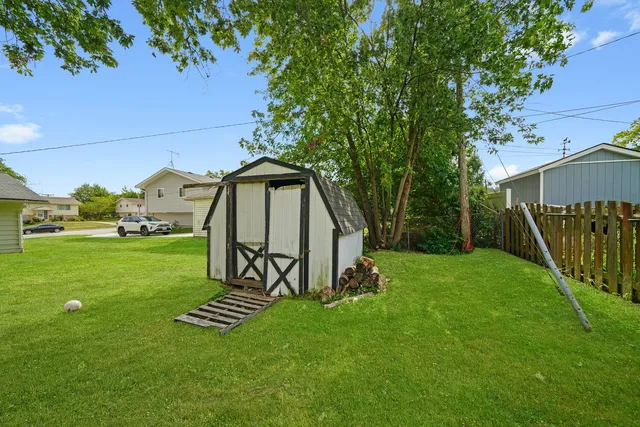 $350,000 | 1490 Highland Boulevard, Hoffman Estates, IL 60169