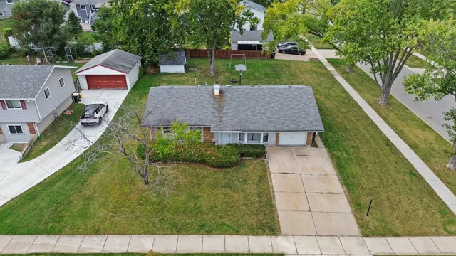 $350,000 | 1490 Highland Boulevard, Hoffman Estates, IL 60169