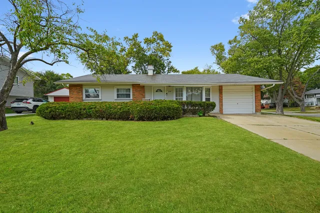 $350,000 | 1490 Highland Boulevard, Hoffman Estates, IL 60169
