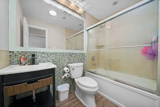 $350,000 | 1490 Highland Boulevard, Hoffman Estates, IL 60169