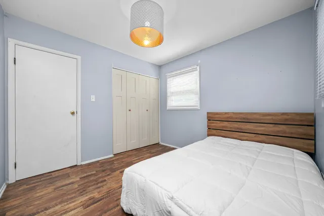 $350,000 | 1490 Highland Boulevard, Hoffman Estates, IL 60169