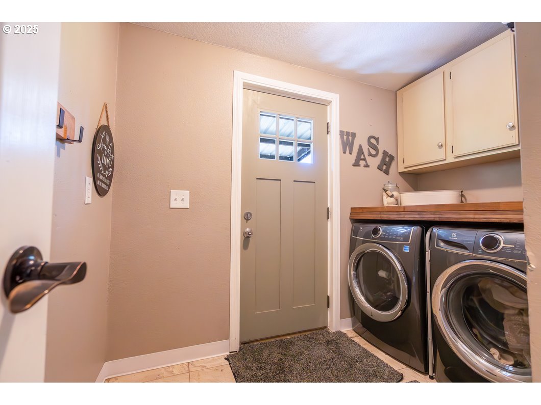 165 8th Place Mill City, OR 97360 - Photo 16 of 39 a utility room with dryer and washer