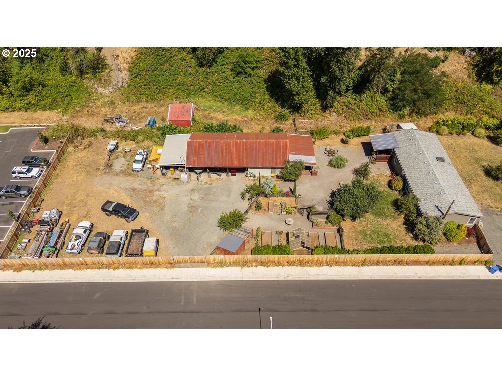 165 8th Place Mill City, OR 97360 - Photo 37 of 39 a black and white photo of a tennis court