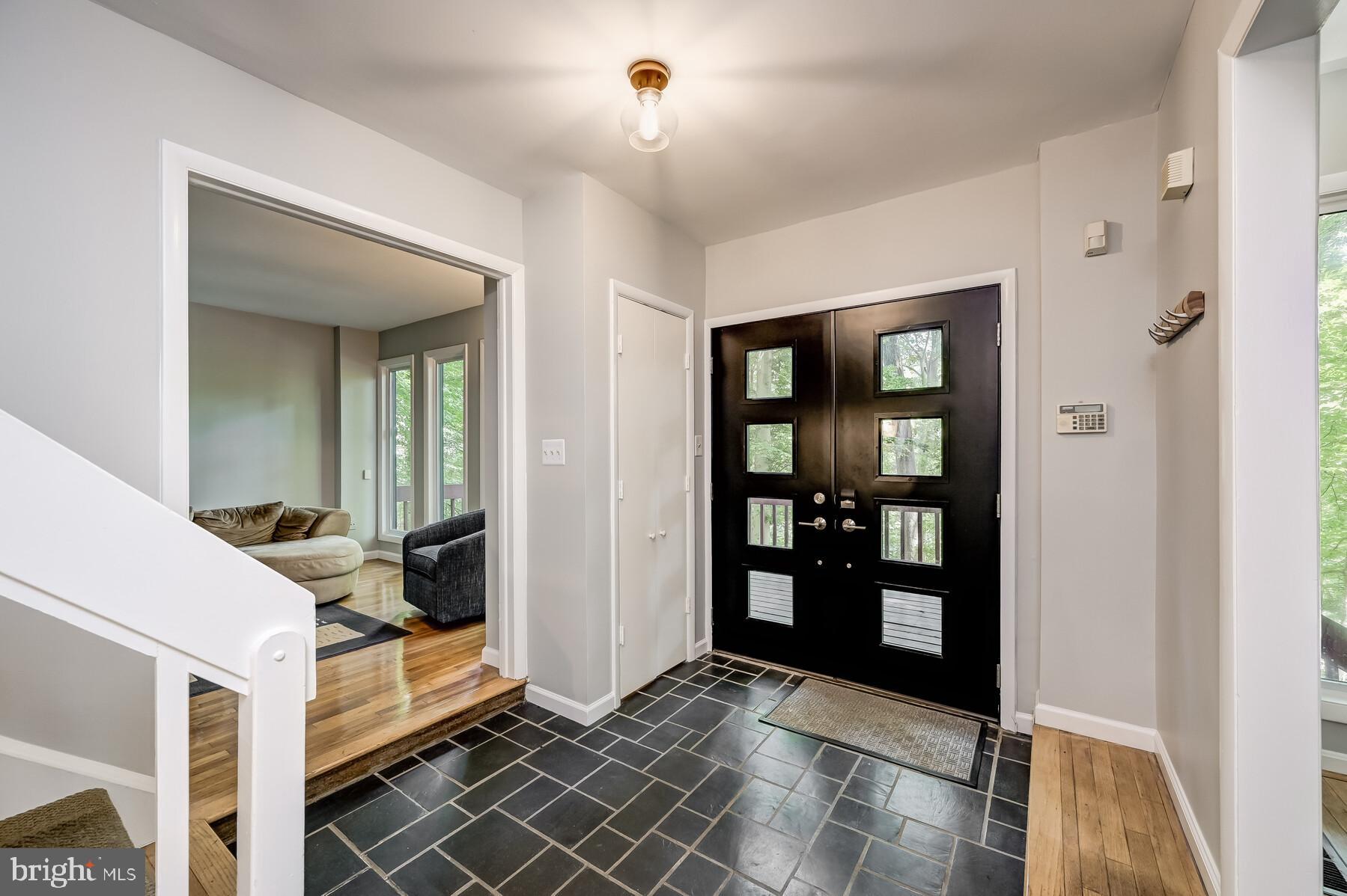 207 Hilltop Road Silver Spring, MD 20910 - Photo 4 of 64