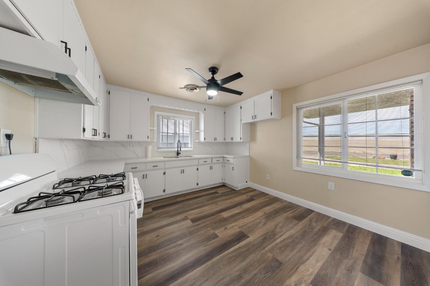 5958 Lathrop Road Manteca, CA 95336 - Photo 10 of 33