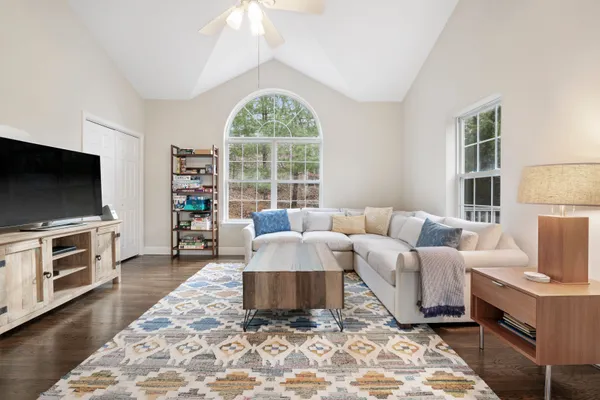 $25,000 | 9 Montauk Avenue, East Hampton, NY 11937