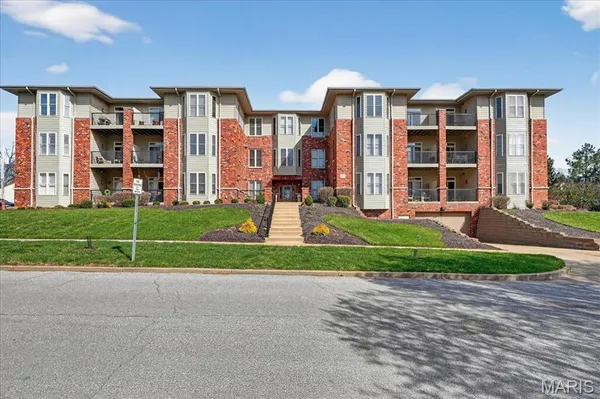 $449,000 | 123 West Bodley Avenue, Unit 303, Kirkwood, MO 63122
