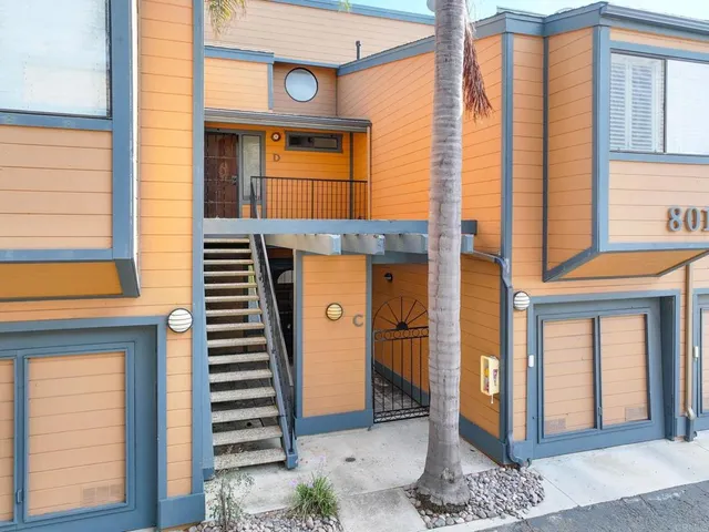$4,195 | 801 Kalpati Circle, Unit C, Carlsbad, CA 92008
