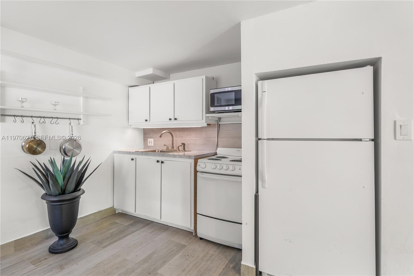 745 Northeast 88th Street Miami, FL 33138 - Photo 16 of 20 Guest cottage - Kitchen