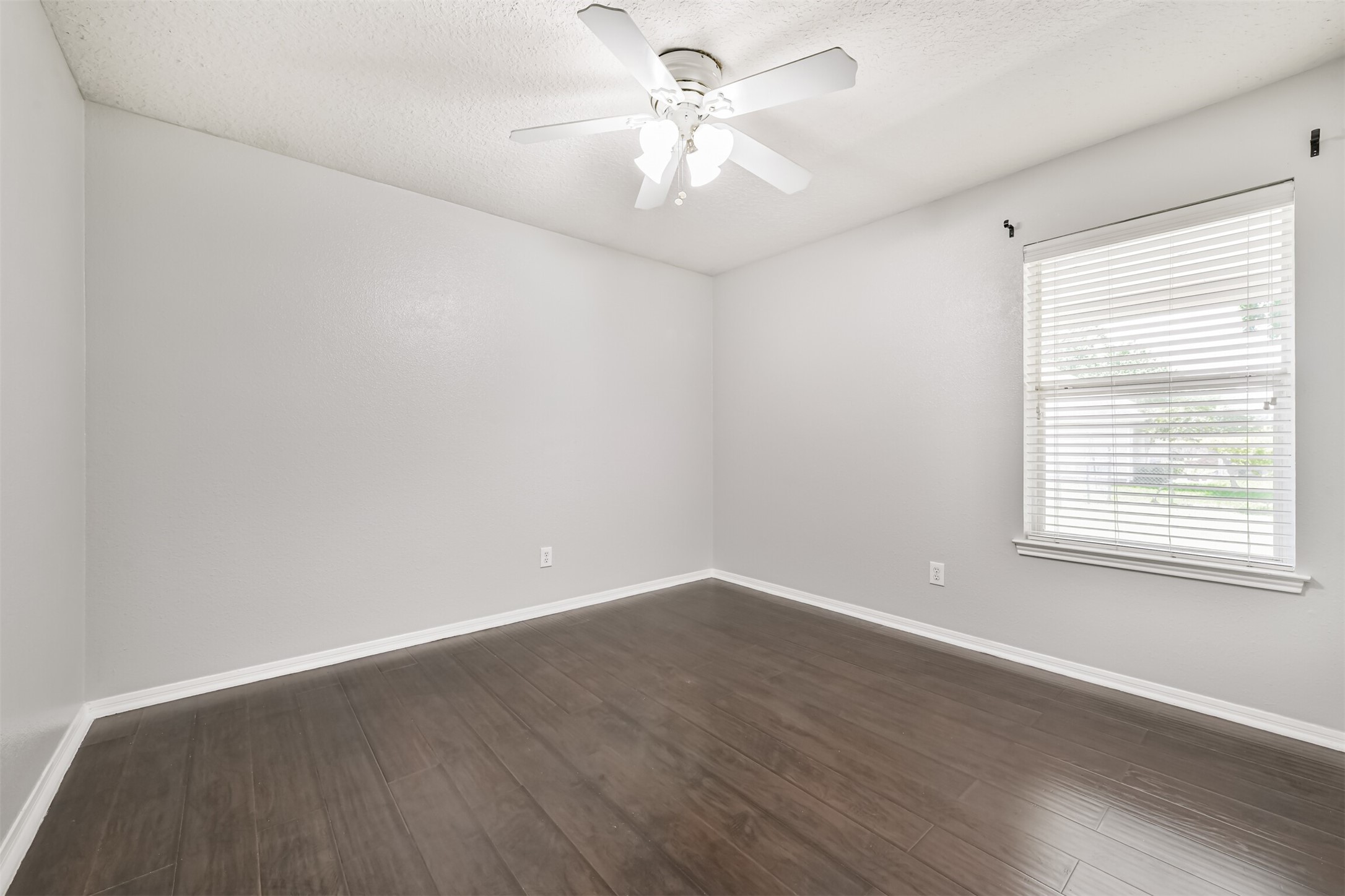 2401 Woody Road Pearland, TX 77581 - Photo 21 of 31