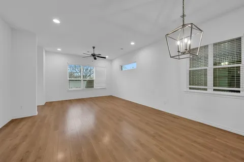 $409,900 | 2825 Stanley Avenue, Fort Worth, TX 76110