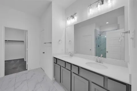 $409,900 | 2825 Stanley Avenue, Fort Worth, TX 76110